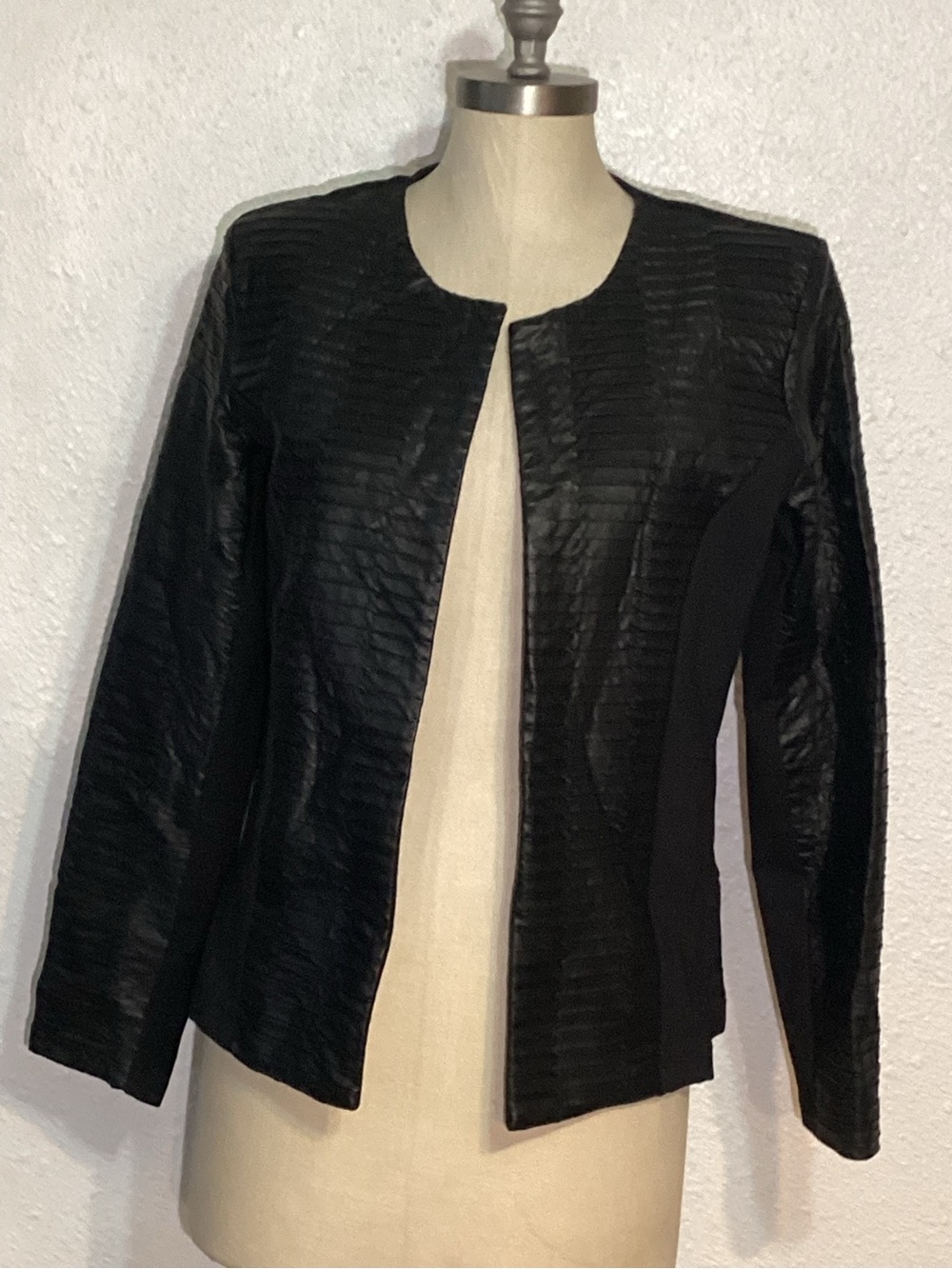 Frank Lyman Women's Black Textured Open-Front Jacket size large